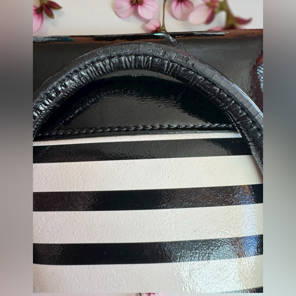 Kate Spade Wellesley Alessa Patent Leather Two Way Striped Satchel Bag. - Picture 12 of 12